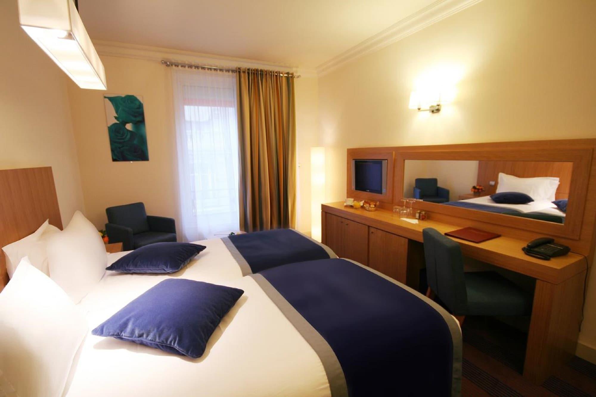 Westside Arc De Triomphe Hotel Paris Room photo