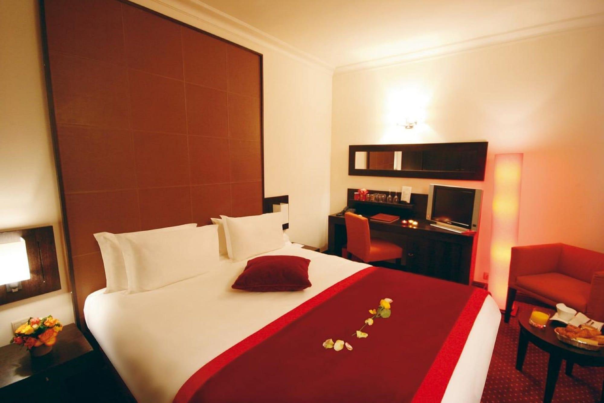 Westside Arc De Triomphe Hotel Paris Room photo